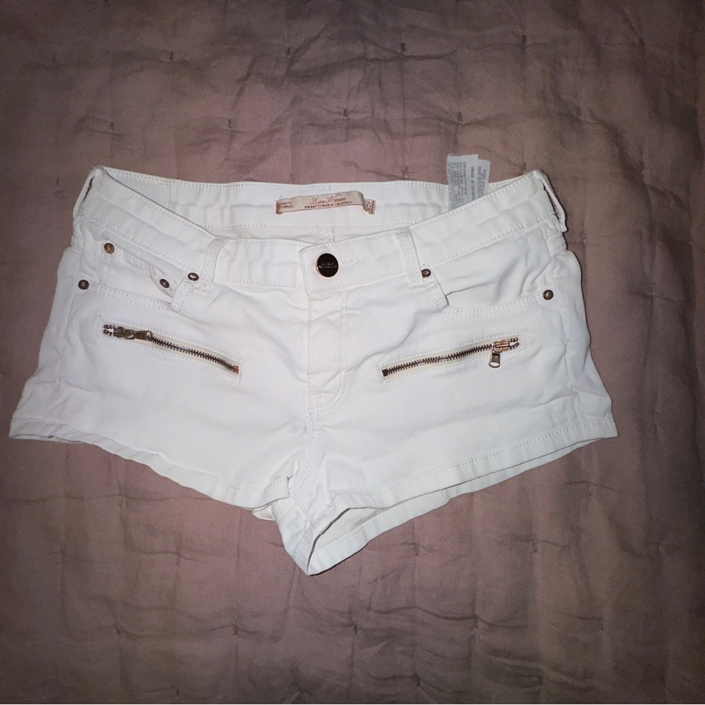 Zara white denim shorts- woman Premium Denim Collection. Rose gold zippers.SZ 4